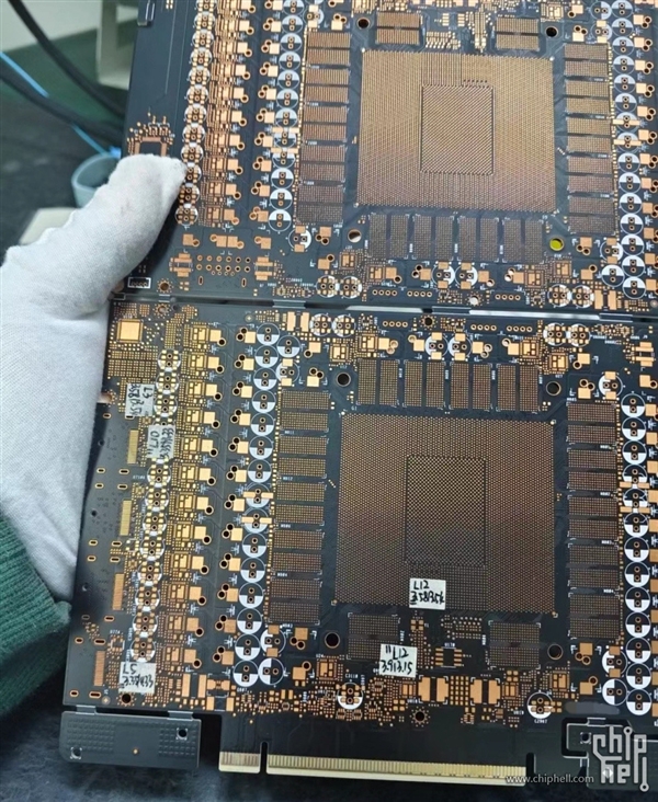 RTX 5090 PCB电路板首次泄露！3528平方毫米封装巨型核心(图1)