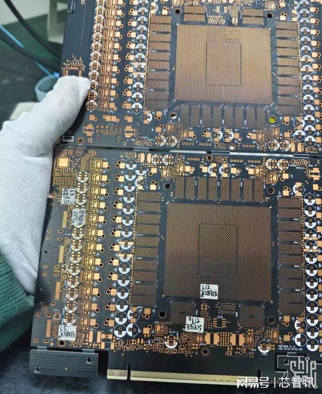 英伟达RTX 5090 PCB板曝光：巨大的GB202 GPU16个GDDR7显存模组(图2)